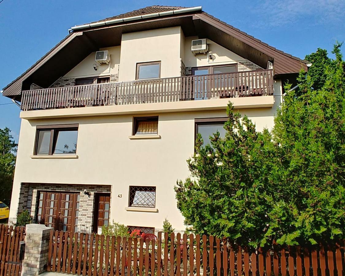 Bed & Breakfast Balaton Panzio Fuered Balatonfured